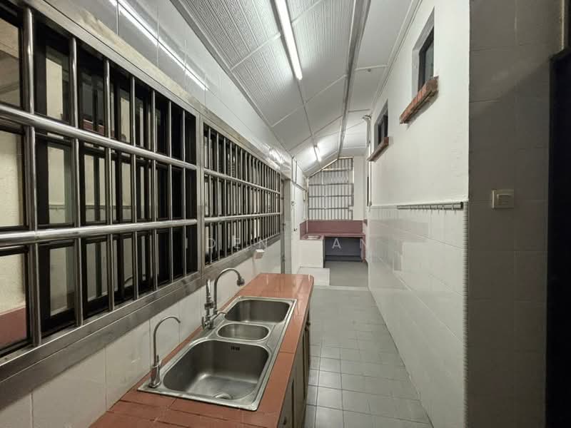 Semi-Detached House for Sale in Taman Perling (Perling) - Iden Tan - Kitchen - PropertyGuru.com.my