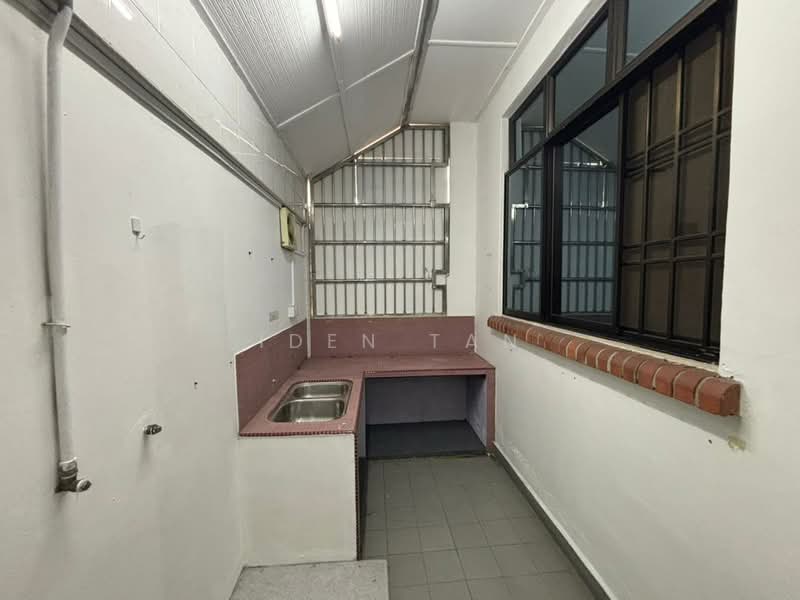 Semi-Detached House for Sale in Taman Perling (Perling) - Iden Tan - Kitchen - PropertyGuru.com.my