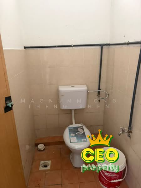 Shop for Rent in Taman Perwira Indah (Simpang Ampat) - Magnumm Ong Theng Shen - Bathroom - PropertyGuru.com.my