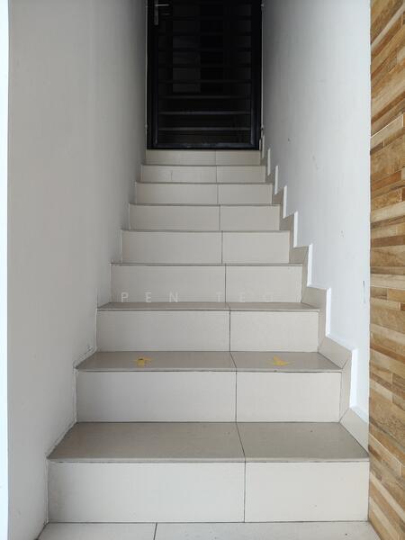 Shop / Office for Rent in Taman Bukit Jambul (Bukit Jambul) - Pen Teo - Staircase - PropertyGuru.com.my