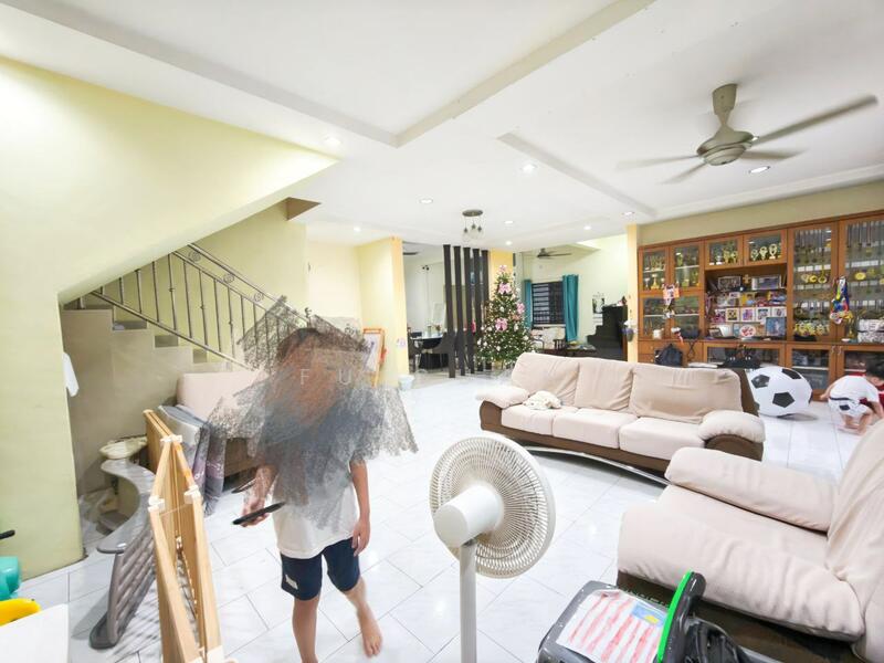 Rumah Berkembar untuk Dijual di Taman Kota Kulai (Kulai) - Fu Guan - Living Room - PropertyGuru.com.my