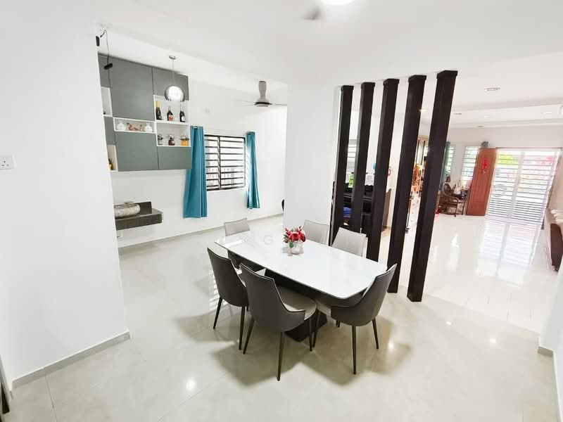 Rumah Berkembar untuk Dijual di Taman Kota Kulai (Kulai) - Fu Guan - Dining Room - PropertyGuru.com.my
