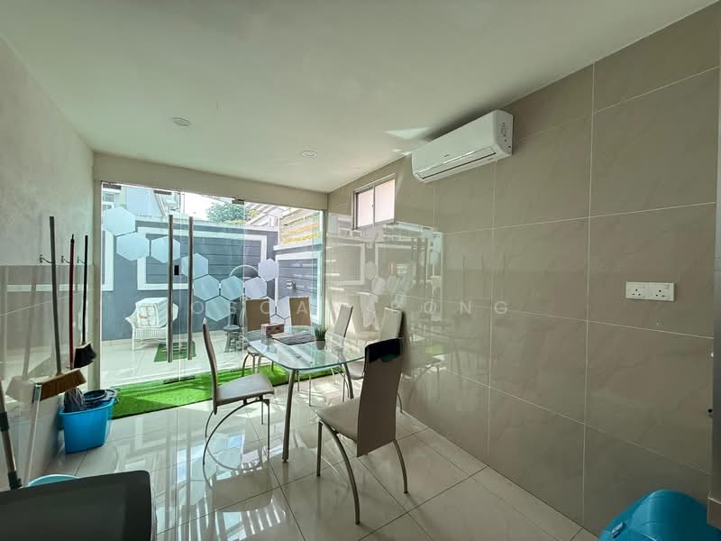Bungalow for Sale in Amverton Hills (Sungai Buloh) - Oscar Pong - Dining Room - PropertyGuru.com.my