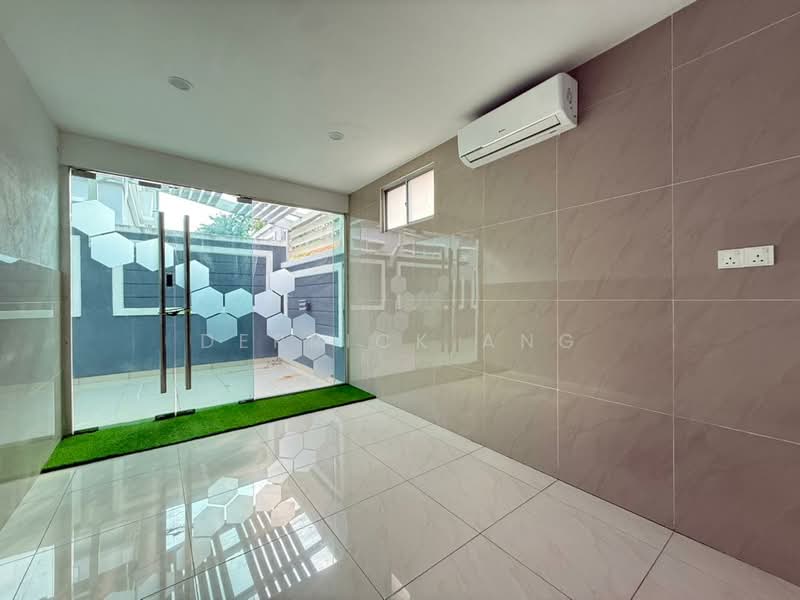 Semi-Detached House for Sale in Amverton Hills (Sungai Buloh) - Derrick Ang - Entrance - PropertyGuru.com.my