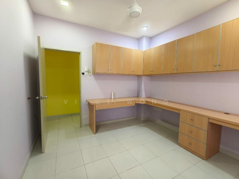 Rumah Teres 2.5 Tingkat untuk Dijual di Puchong (Selangor) - Vince Wong - Study - PropertyGuru.com.my