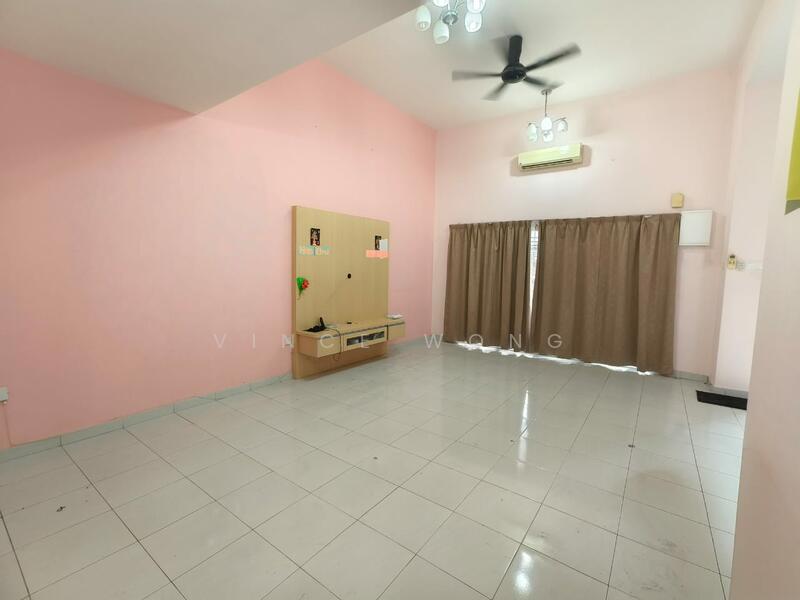 Rumah Teres 2.5 Tingkat untuk Dijual di Puchong (Selangor) - Vince Wong - Living Room - PropertyGuru.com.my