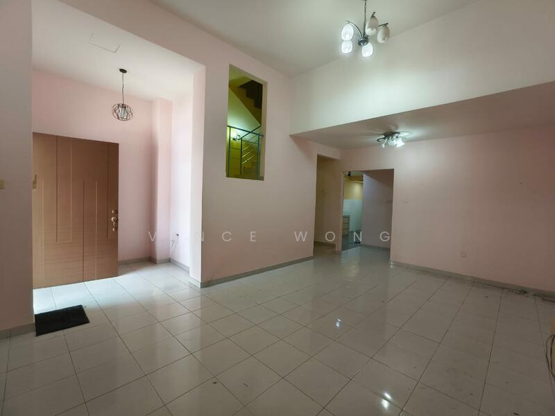 Rumah Teres 2.5 Tingkat untuk Dijual di Puchong (Selangor) - Vince Wong - Living Room - PropertyGuru.com.my