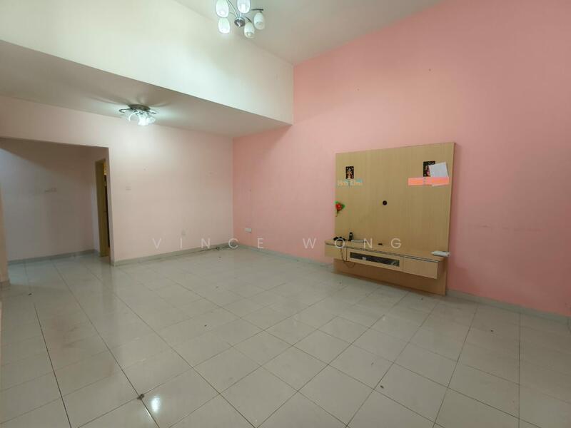 Rumah Teres 2.5 Tingkat untuk Dijual di Puchong (Selangor) - Vince Wong - Living Room - PropertyGuru.com.my