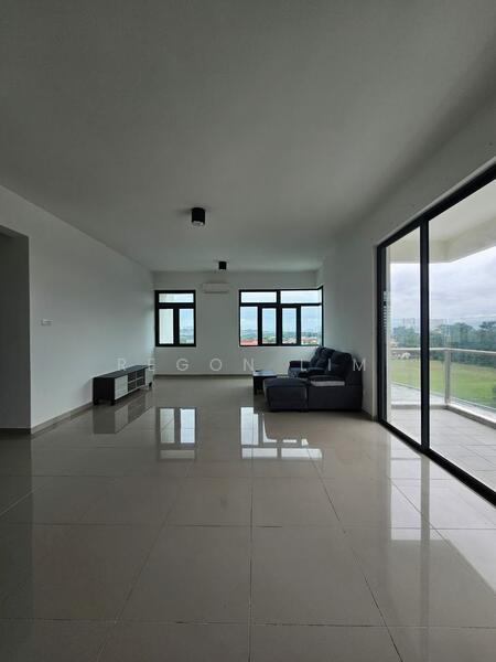 Servis Apartment untuk Disewa di Serviced Residence @ The Louvre @ Country Heights - Regon Lim - Living Room - PropertyGuru.com.my