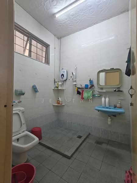 2-storey Terraced House for Sale in Taman Daya (Kepong) - Jet Tan - Bathroom - PropertyGuru.com.my
