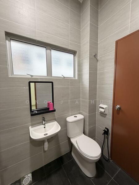 Rumah Teres 2-Tingkat untuk Disewa di Bandar Springhill (Jimah) - Ong Jia Hui - Bathroom - PropertyGuru.com.my