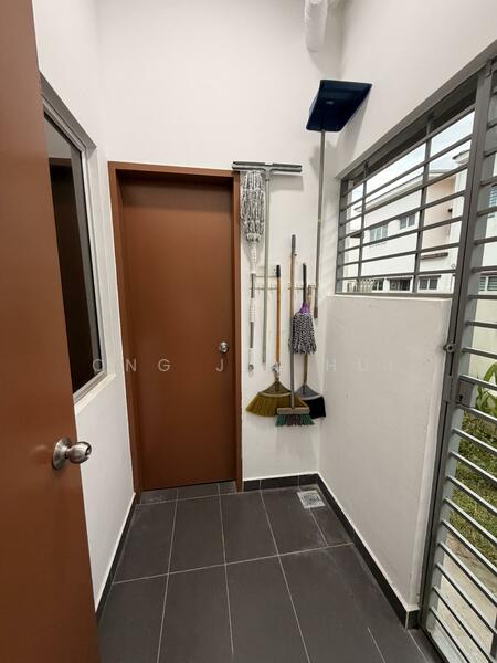 Rumah Teres 2-Tingkat untuk Disewa di Bandar Springhill (Jimah) - Ong Jia Hui - Entrance - PropertyGuru.com.my