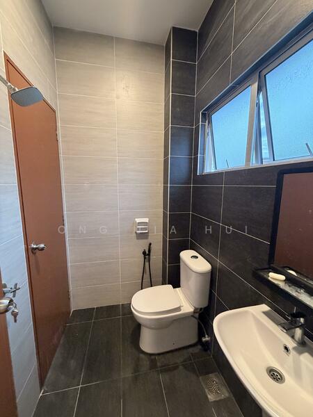 Rumah Teres 2-Tingkat untuk Disewa di Bandar Springhill (Jimah) - Ong Jia Hui - Bathroom - PropertyGuru.com.my