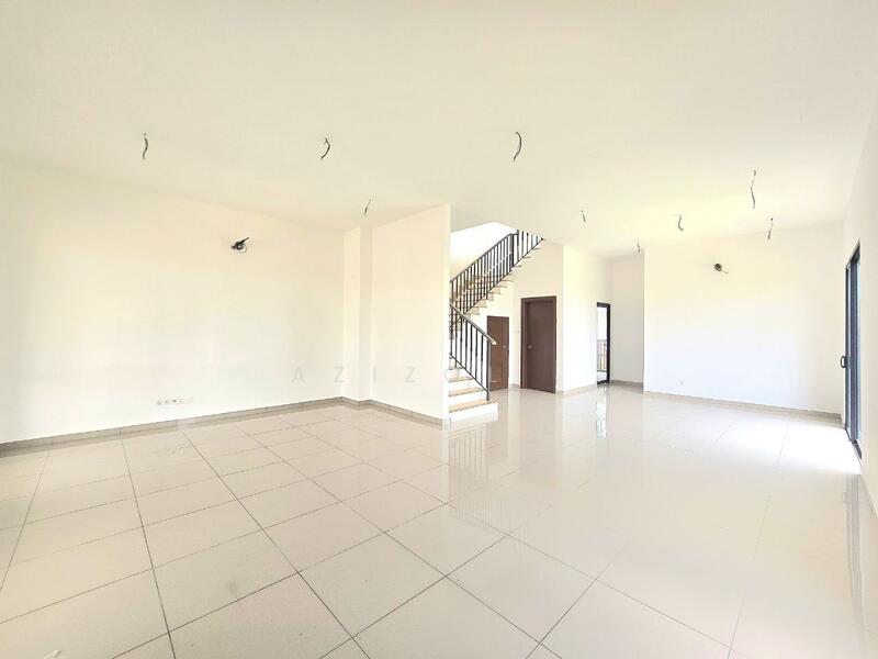 Rumah Teres 2 Tingkat untuk Dijual di Setia Safiro (Cyberjaya) - Azizol . - Living Room - PropertyGuru.com.my