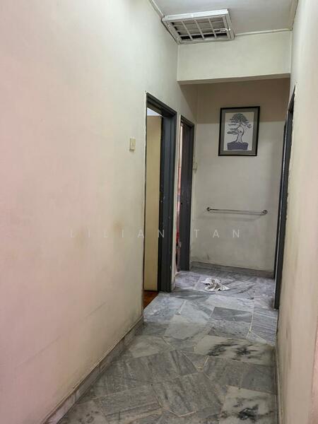 Pangsapuri untuk Dijual di Taman Sungai Besi - Lilian Tan - Corridor - PropertyGuru.com.my