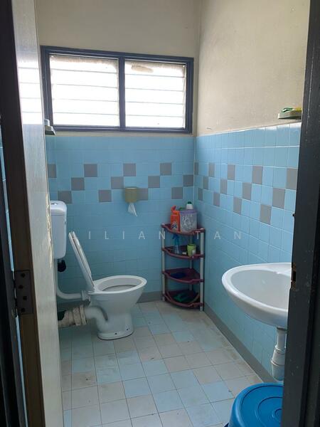 Pangsapuri untuk Dijual di Taman Sungai Besi - Lilian Tan - Bathroom - PropertyGuru.com.my