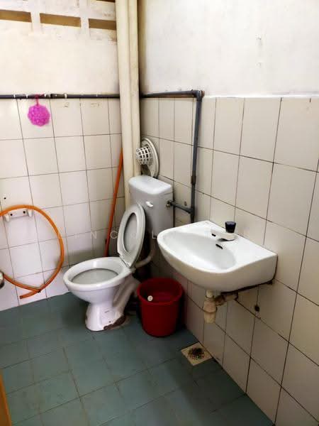 Apartment for Sale at Pangsapuri Angsana - Lincoln Tan - Bathroom - PropertyGuru.com.my