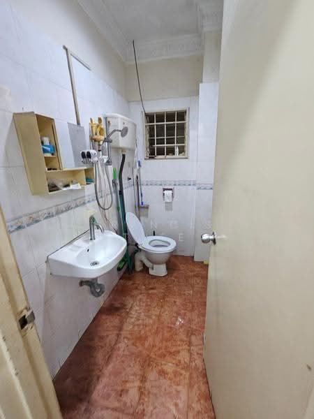 Terraced House for Sale in Batu 9 (Cheras) - Francis Thee - Bathroom - PropertyGuru.com.my
