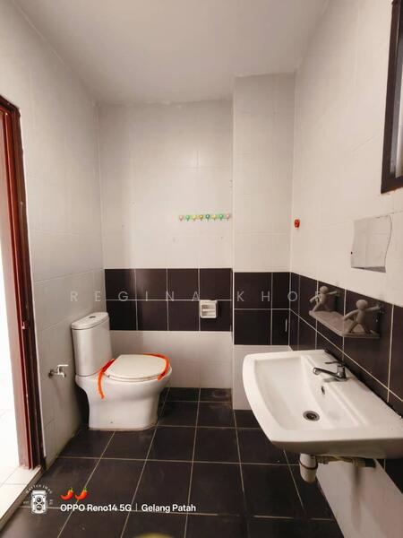 2-storey Terraced House for Sale in Nusantara Prima (Gelang Patah) - Regina Khor - Bathroom - PropertyGuru.com.my