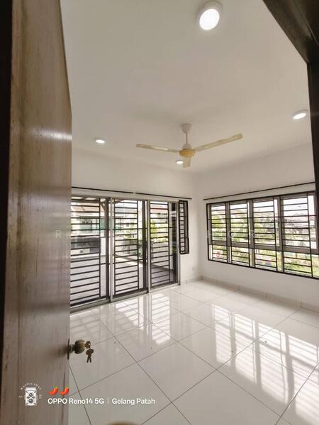 2-storey Terraced House for Sale in Nusantara Prima (Gelang Patah) - Regina Khor - Living Room - PropertyGuru.com.my