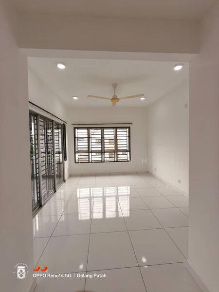2-storey Terraced House for Sale in Nusantara Prima (Gelang Patah) - Regina Khor - Living Room - PropertyGuru.com.my
