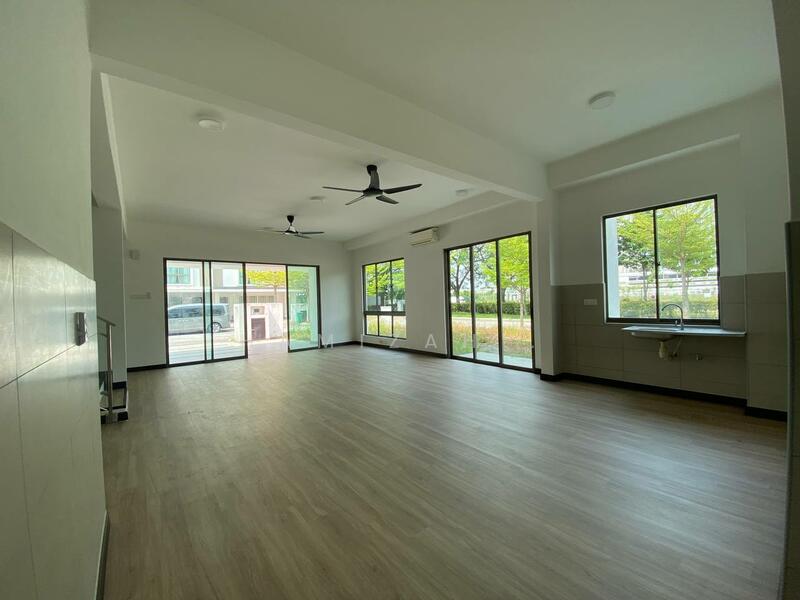 For Sale - Lake Point Residence