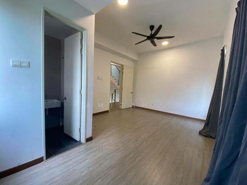 For Sale - Lake Point Residence