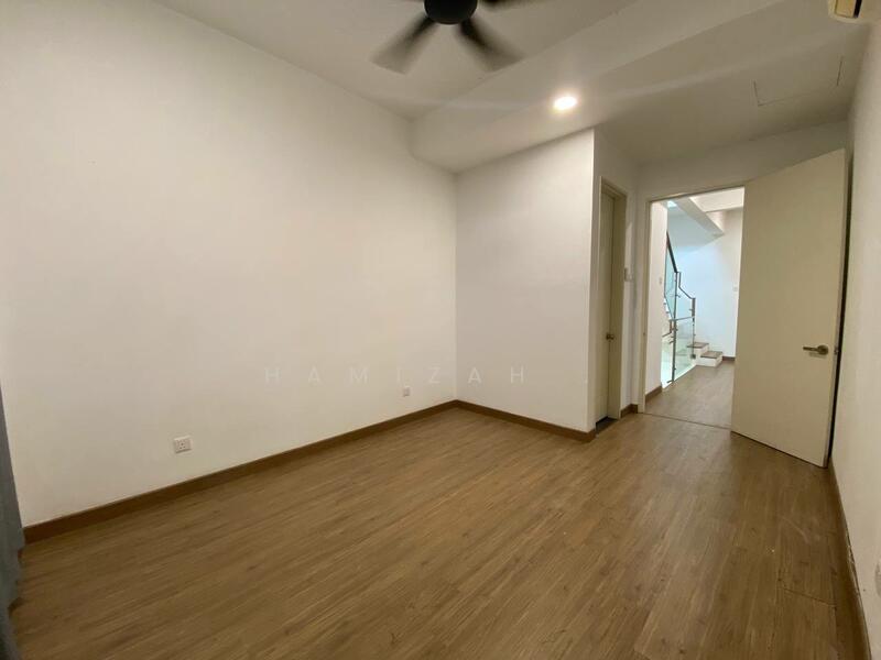 For Sale - Lake Point Residence