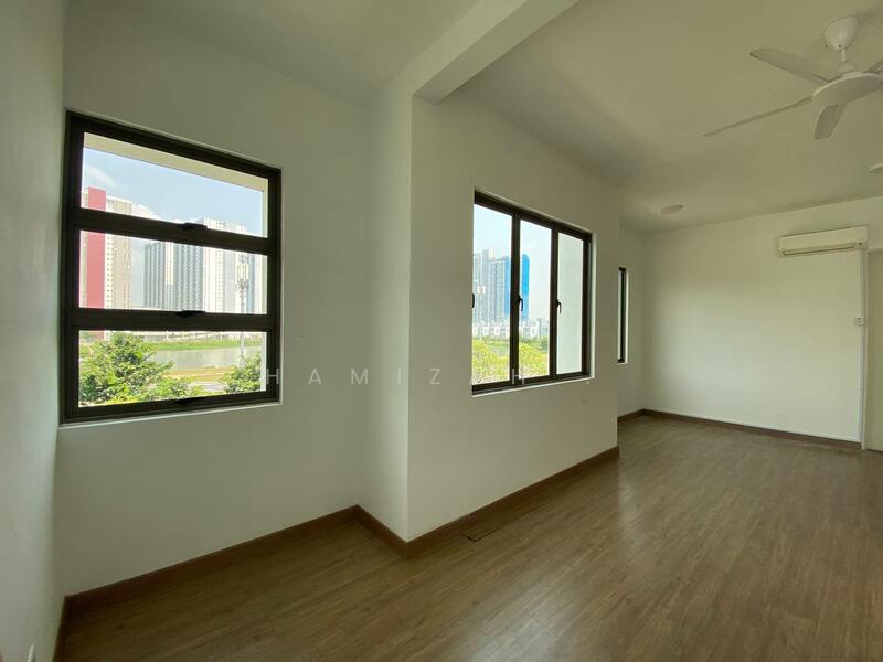 For Sale - Lake Point Residence