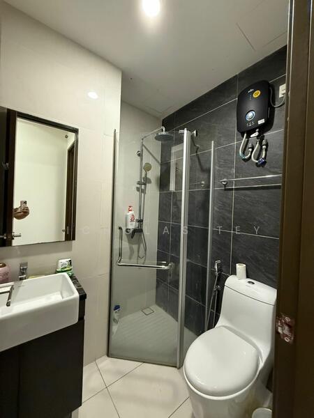 Condominium for Sale at Bay Point @ Country Garden Danga Bay - Nicholas Tey - Bathroom - PropertyGuru.com.my