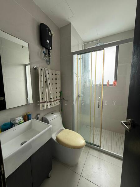 Condominium for Sale at Bay Point @ Country Garden Danga Bay - Nicholas Tey - Bathroom - PropertyGuru.com.my