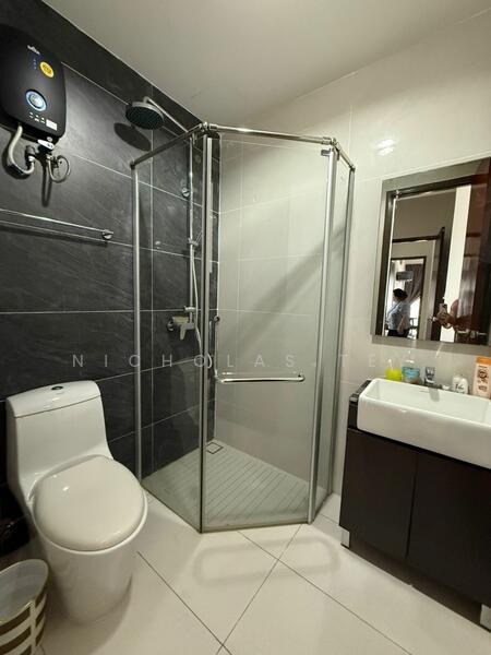 Condominium for Sale at Bay Point @ Country Garden Danga Bay - Nicholas Tey - Bathroom - PropertyGuru.com.my