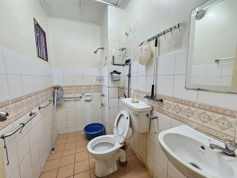 Rumah Teres 2-Tingkat untuk Dijual di Bandar Kinrara Seksyen 5 (Bandar Kinrara) - Sherene Goh - Bathroom - PropertyGuru.com.my