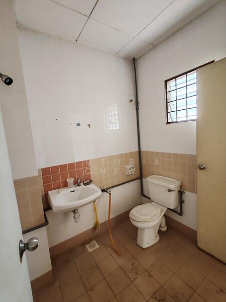 Rumah Teres 2 Tingkat untuk Dijual di Kota Kemuning (Shah Alam) - Victoria Chew - Bathroom - PropertyGuru.com.my