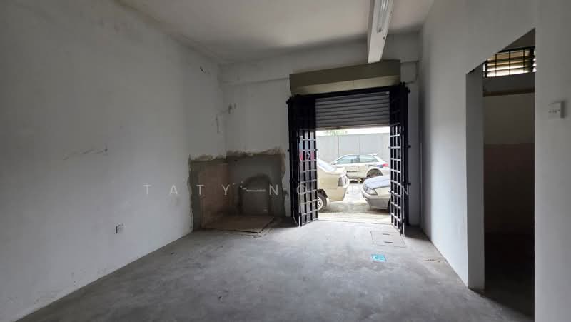 Shop / Office for Rent in Kajang (Selangor) - Taty Nordin - Entrance - PropertyGuru.com.my