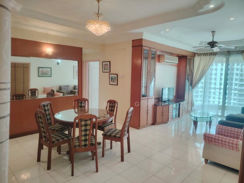 Kondominium untuk Dijual di Gold Coast Resort Condominium - Irene Goh - Living Room - PropertyGuru.com.my