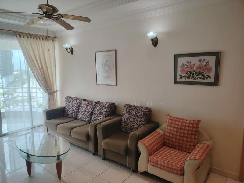 Kondominium untuk Dijual di Gold Coast Resort Condominium - Irene Goh - Living Room - PropertyGuru.com.my