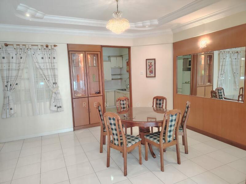 Kondominium untuk Dijual di Gold Coast Resort Condominium - Irene Goh - Dining Room - PropertyGuru.com.my