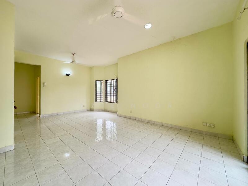 Taman Bukit Subang Seksyen U16 Shah Alam untuk Untuk Dijual - RM 1,200,000, Mac 2026 - Living Room - PropertyGuru.com.my