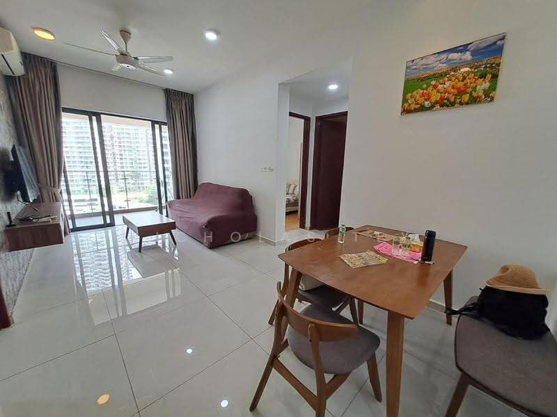 Kondominium untuk Dijual di Bay Laurel @ Country Garden Danga Bay - Nicholas Tey - Living Room - PropertyGuru.com.my