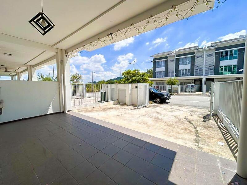 3-storey Terraced House for Sale in Bukit Rahman Putra (Sungai Buloh) - Cik Chapz - Exterior - PropertyGuru.com.my
