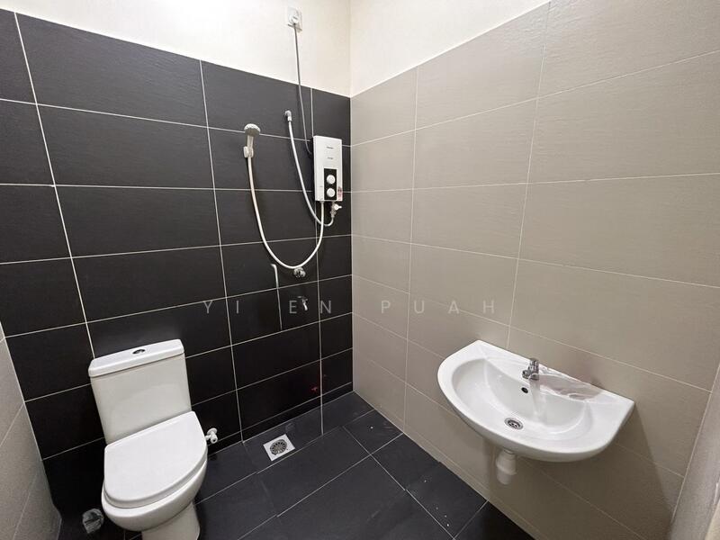 Taman Daya Jalan Nibong untuk Untuk Disewa - RM 2,300 /bulan, Feb 2026 - Bathroom - PropertyGuru.com.my