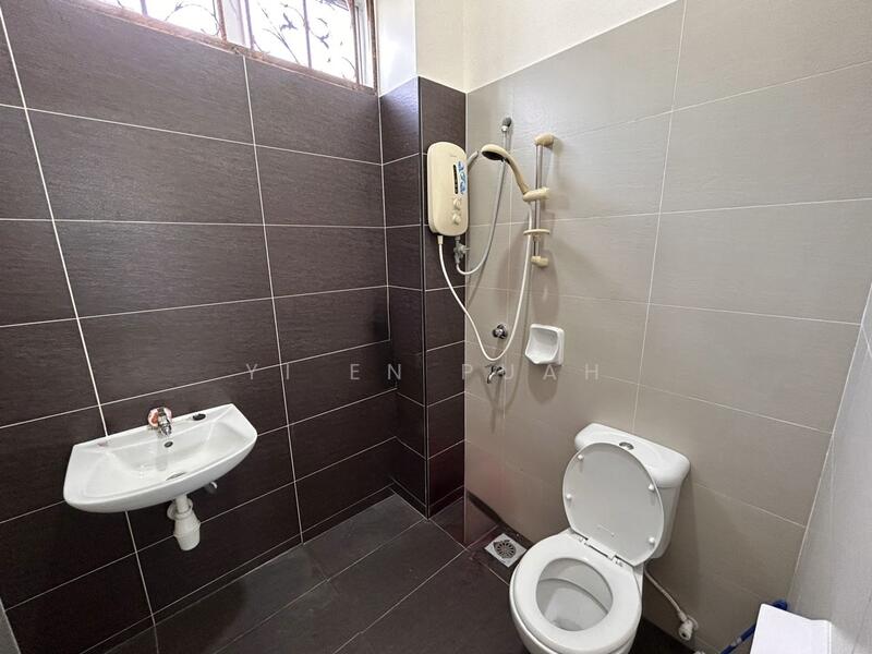 Taman Daya Jalan Nibong untuk Untuk Disewa - RM 2,300 /bulan, Feb 2026 - Bathroom - PropertyGuru.com.my