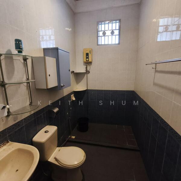 2-storey Terraced House for Sale in Taman Pulai Utama (Skudai) - Keith Shum - Bathroom - PropertyGuru.com.my