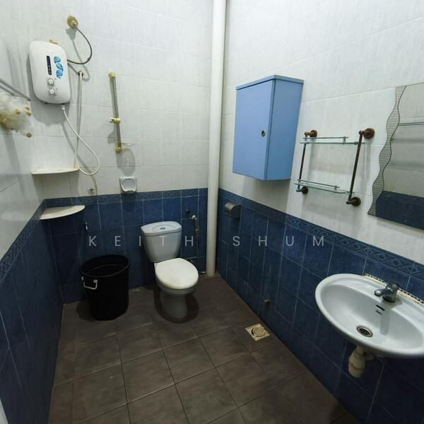 2-storey Terraced House for Sale in Taman Pulai Utama (Skudai) - Keith Shum - Bathroom - PropertyGuru.com.my