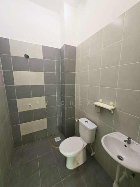 1-storey Terraced House for Sale in Taman Suria Jaya (Tanjong Rambutan) - YY Cheah - Bathroom - PropertyGuru.com.my