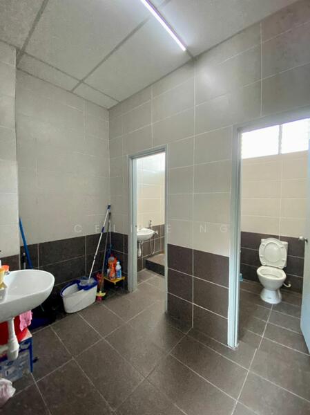 Semi-D Factory for Rent in Kempas Lama (Johor Bahru) - Celine Ng - Bathroom - PropertyGuru.com.my