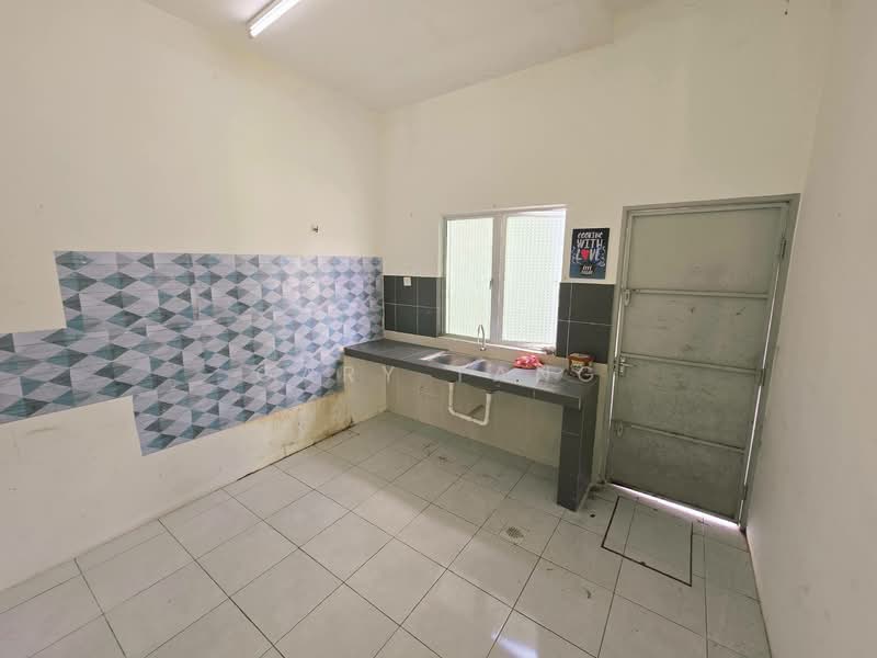 1-storey Terraced House for Sale in Tanjong Rambutan (Perak) - Gary Tang - Kitchen - PropertyGuru.com.my