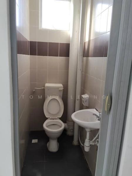 Pangsapuri untuk Dijual di Skyview Garden - Tommy Leong - Bathroom - PropertyGuru.com.my