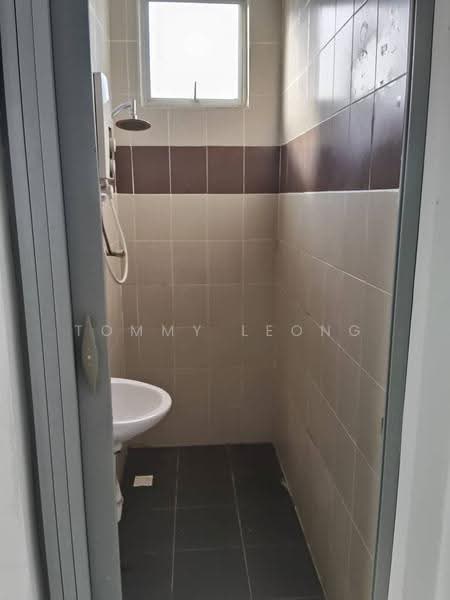 Pangsapuri untuk Dijual di Skyview Garden - Tommy Leong - Bathroom - PropertyGuru.com.my